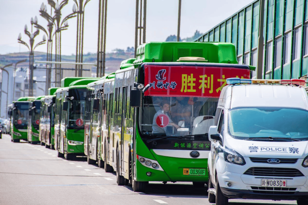 高考首日 西昌7550名考生顺利开考