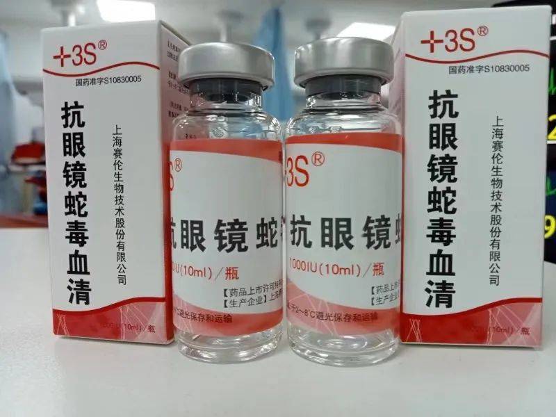 到院后,医生看到庞先生的手指有一字型的伤口,肿胀明显,不断流下黑色