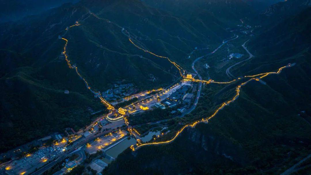 "长城内外"北京长城主题摄影展览在首都图书馆开幕