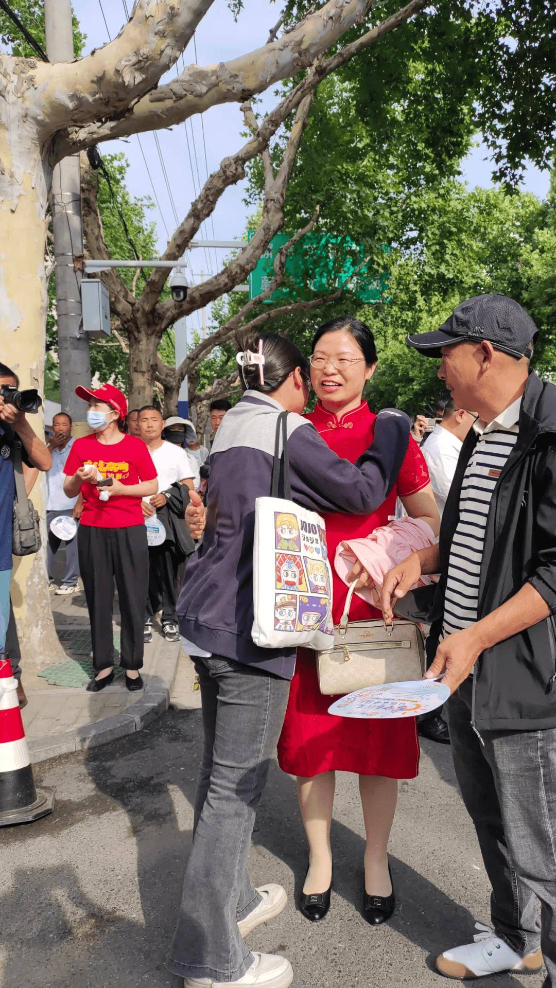 直击阜阳高考首日，这些感人瞬间！-阜阳市2021年高考成绩喜报