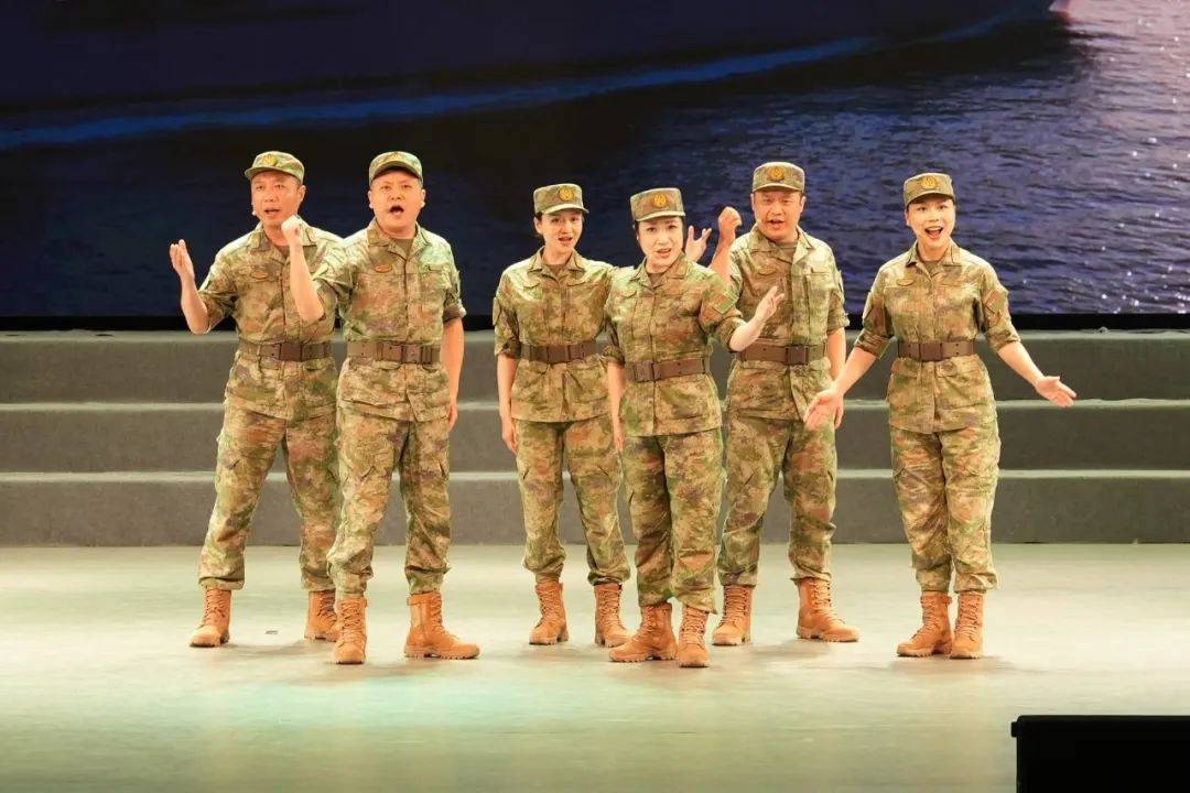 为战而歌!解放军文化艺术中心文艺轻骑队"点燃"校园