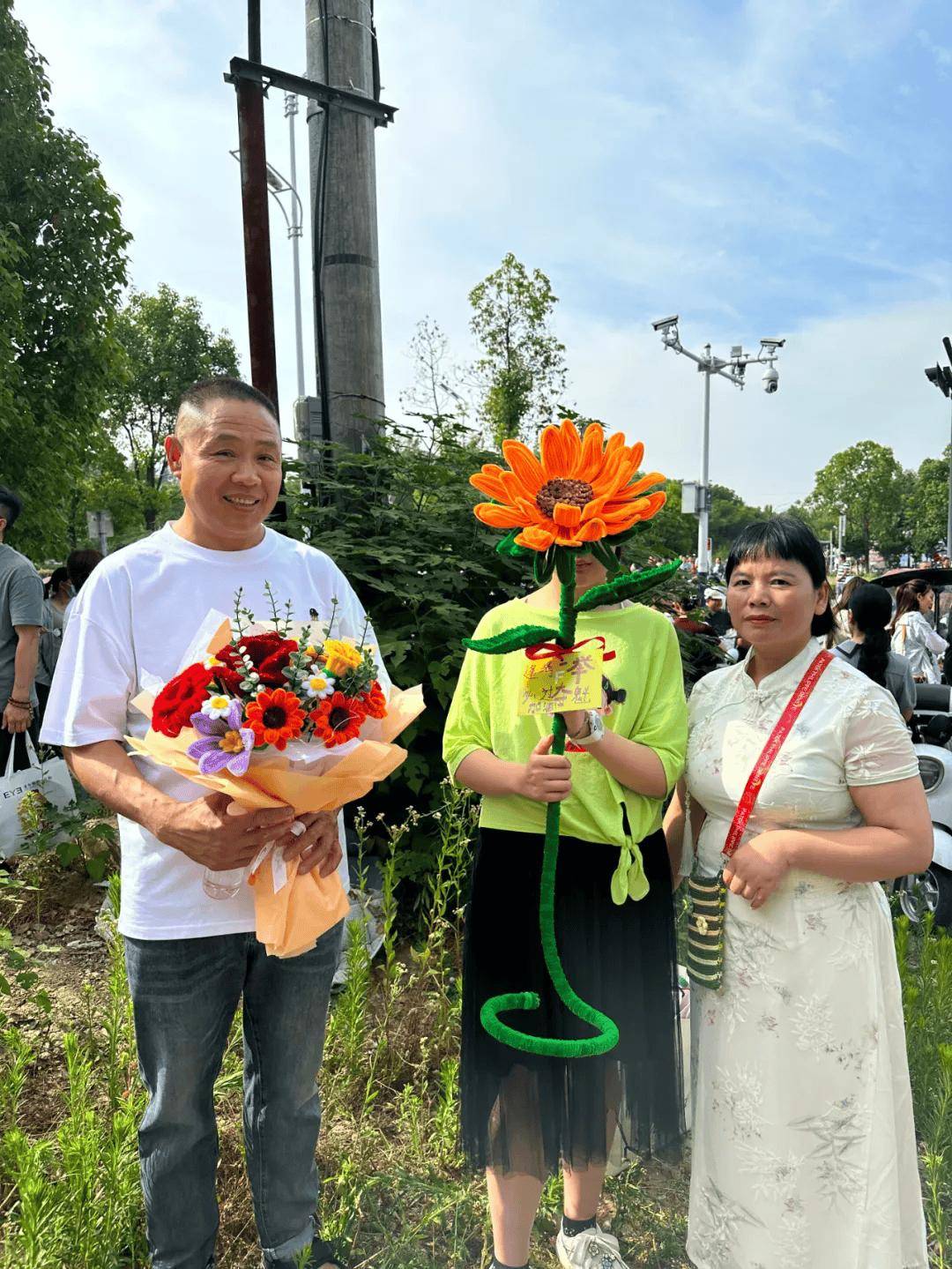 直击阜阳高考首日，这些感人瞬间！-阜阳市2021年高考成绩喜报