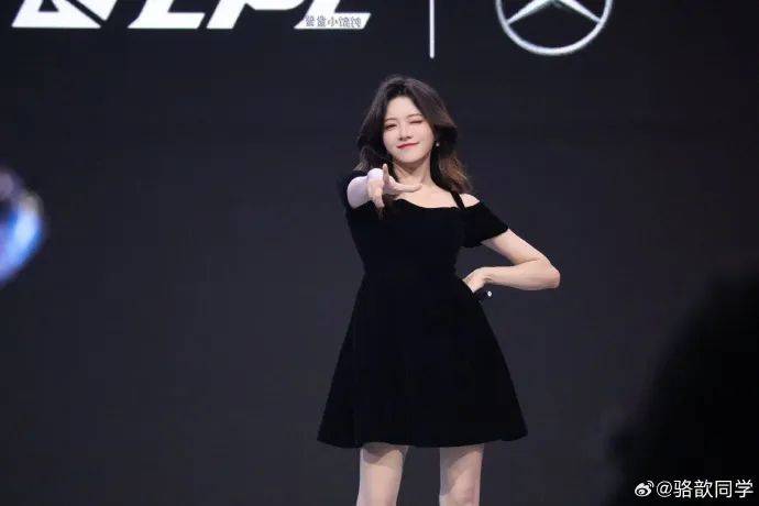 【lpl美女主持】骆歆:我们8号国风日见