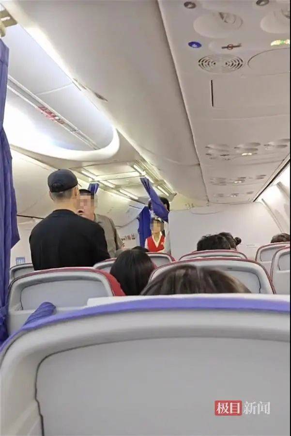 舱门关闭后，2名外籍乘客称亲戚生病要求下机，导致航班延误！深圳航空回应：未对不同国籍的旅客区别对待