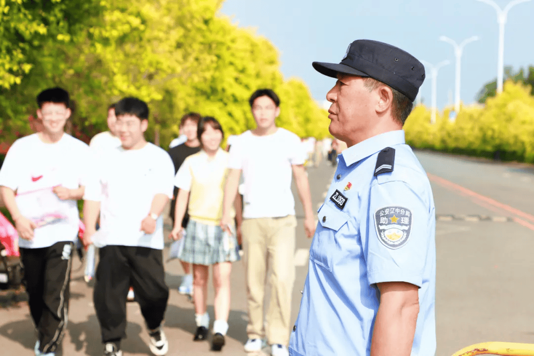 67【区情动态】警务助理全力护航高考 为梦想助力