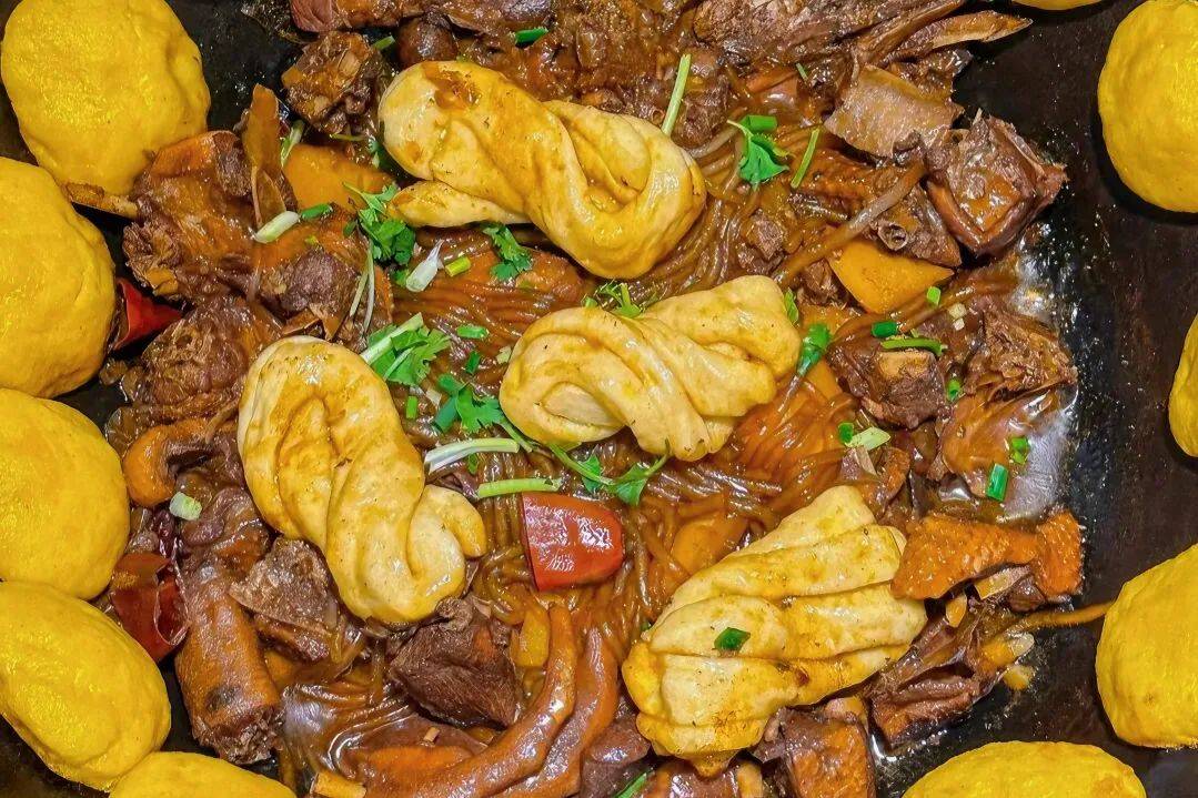 搬起大铁锅,在户外来一场不一样的美食大赛.自制东北铁锅炖,走起!