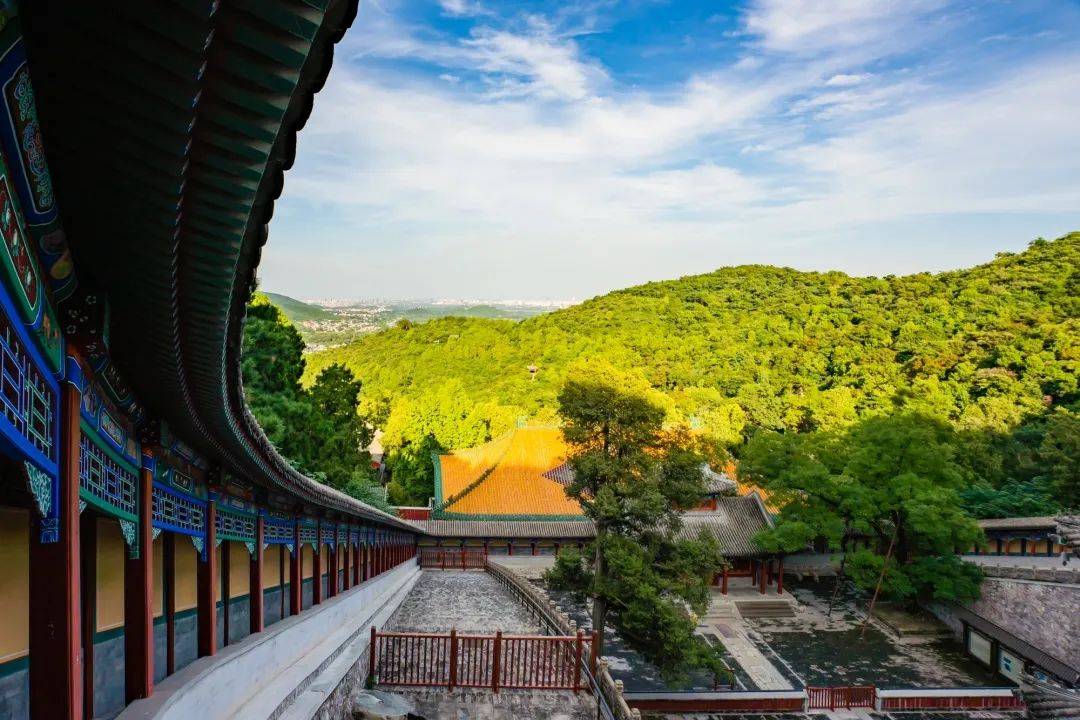 "五园"则是指香山公园,玉泉山公园,颐和园,圆明园遗址公园和北京植物