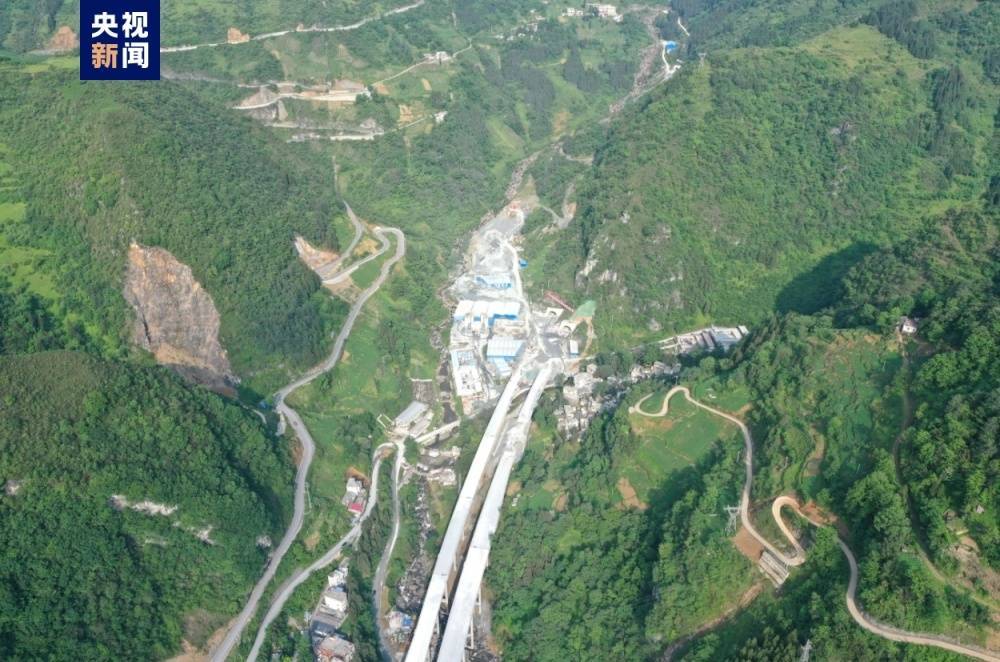 云南大永高速公路莲峰隧道全隧贯通 预计10月全线通车_昭通市_目标