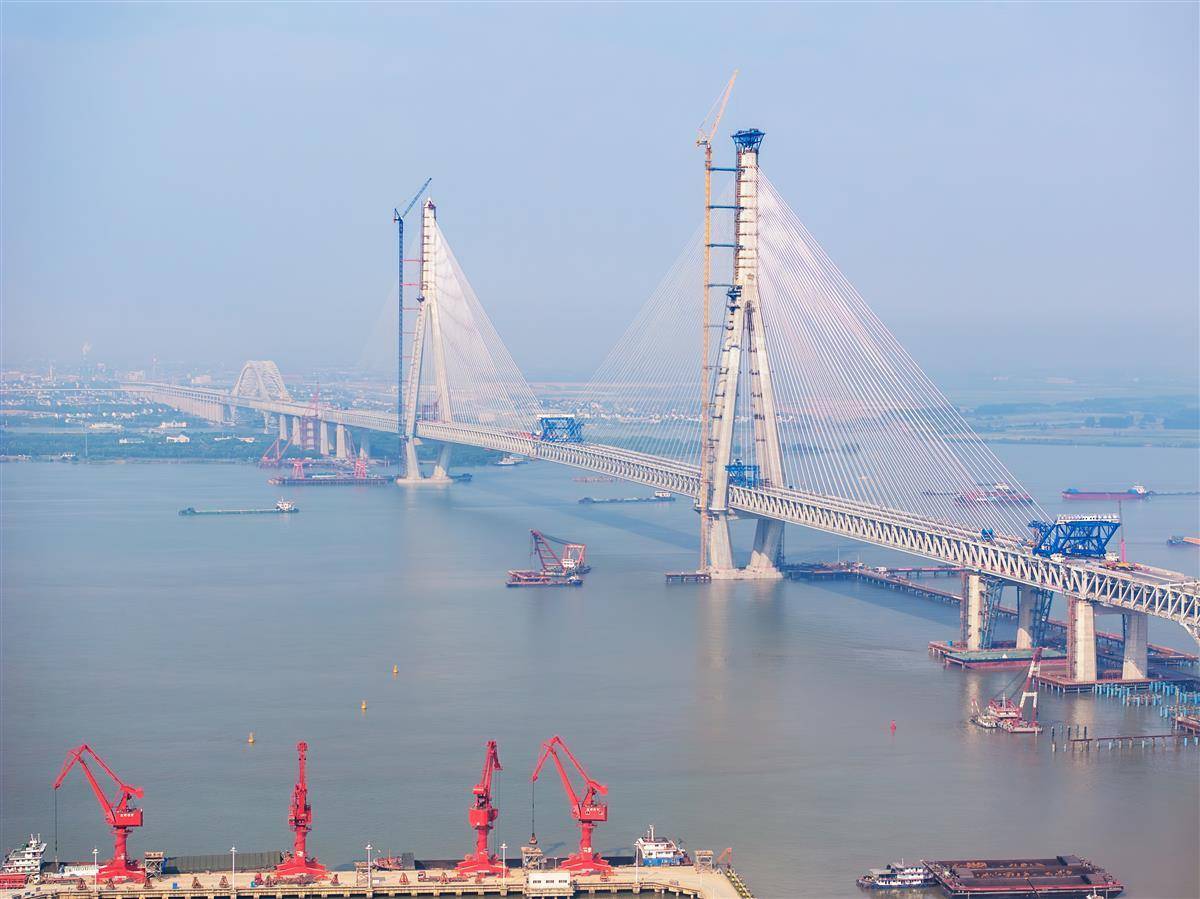 又是湖北造!世界最大跨度斜拉桥实现毫米级合龙