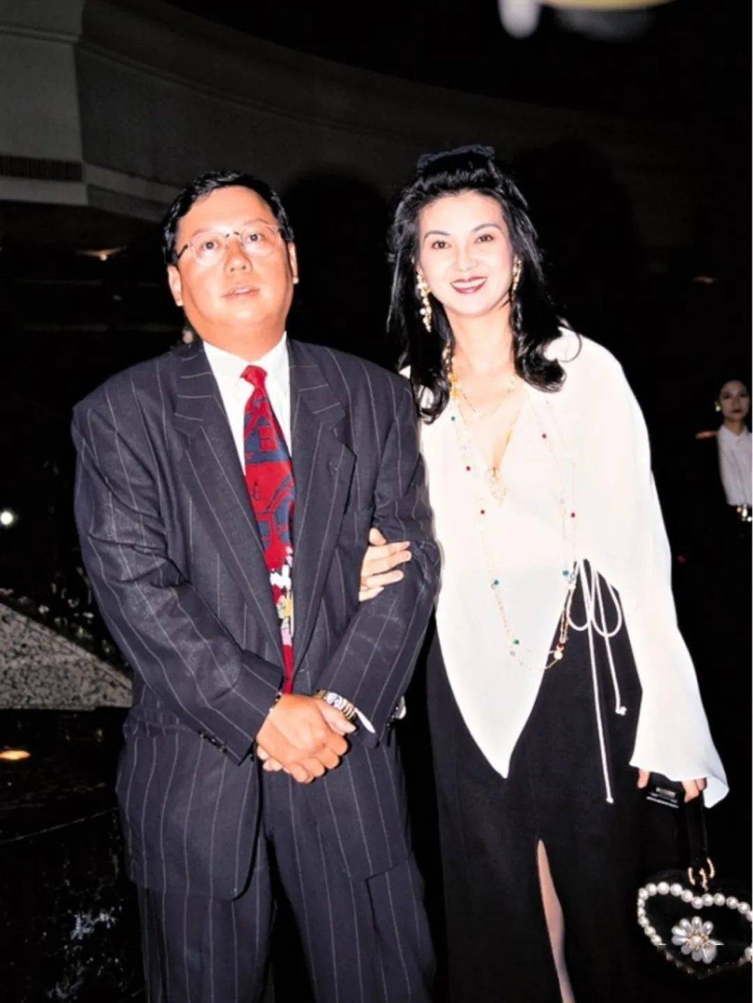 为了进豪门,大40岁她也嫁?