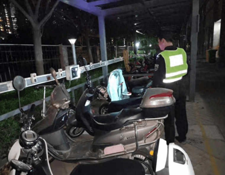 第三轮电动车夜查,众多复古替代车型亮相,共享电动车却遭了殃