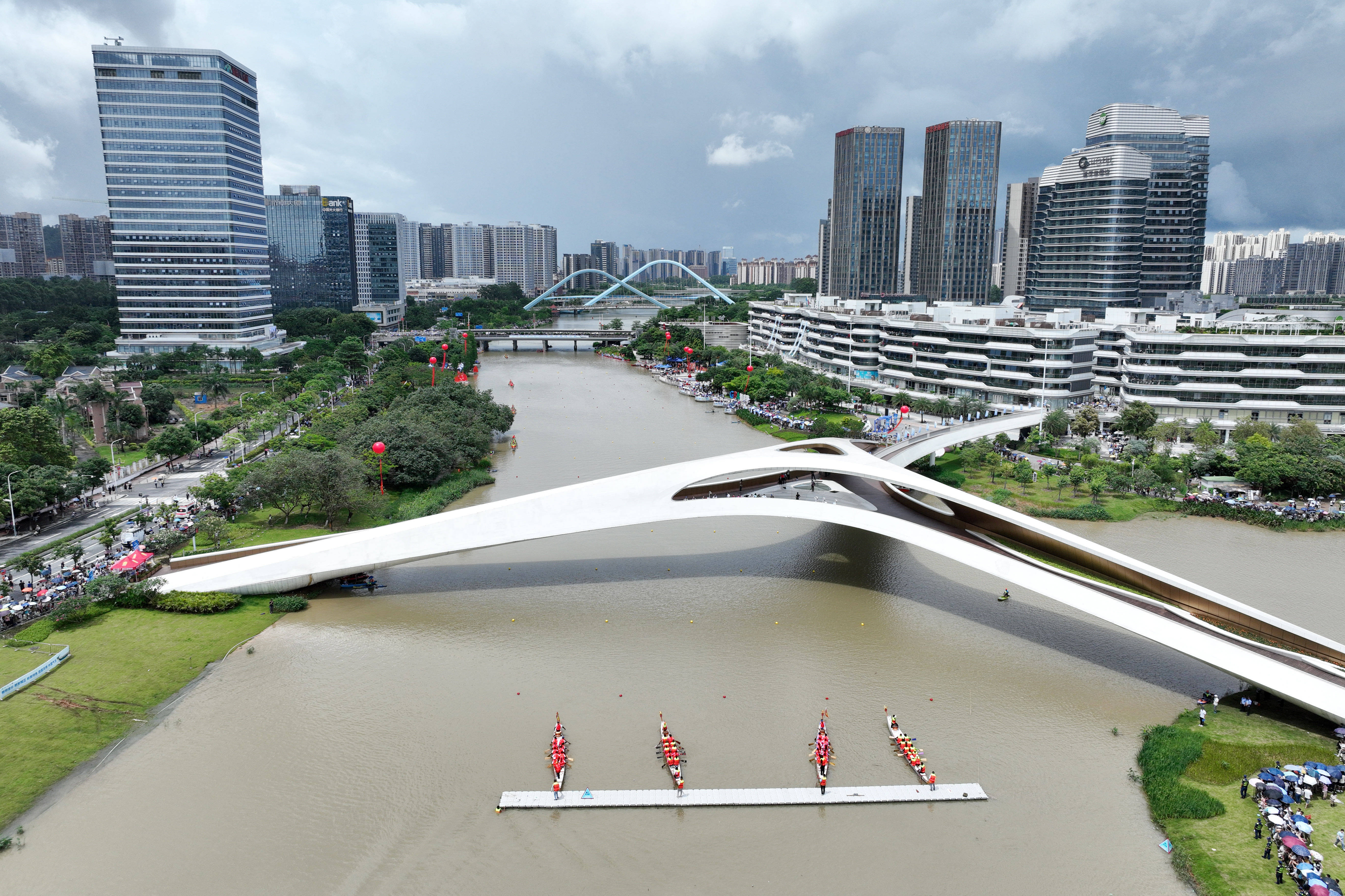 南沙蕉门河上演"龙舟狂飙"_湾区_任燚_青年