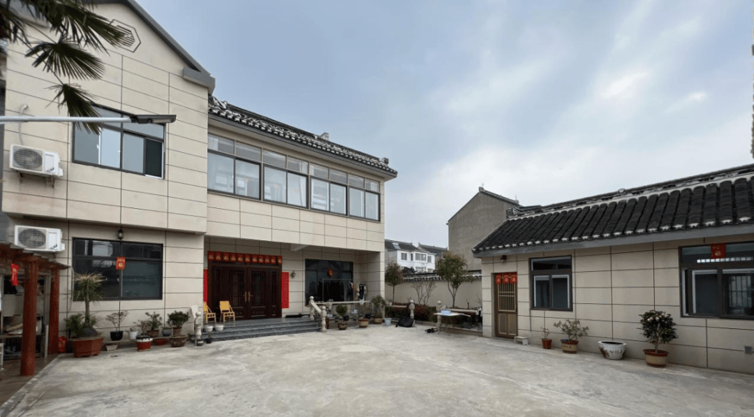 我同徐家庄村妇联积极探索庭院 小经济的模式,免费向家庭困难的妇女