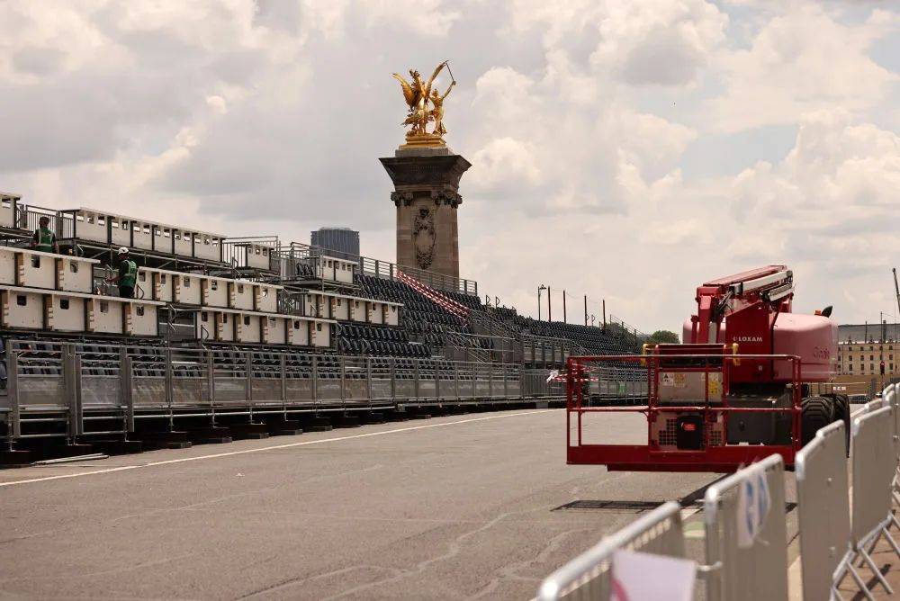 新华社 | 巴黎奥运会地标性建筑正在华丽"变身"