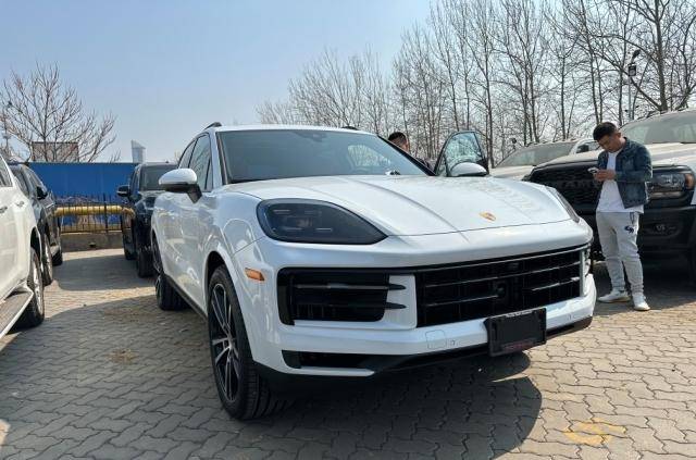 24 款保时捷卡宴:越野转向辅助 豪华增强包,极速之王彰显尊崇修