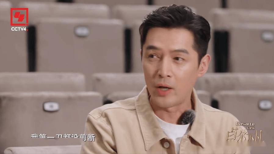 胡歌进产房陪产剪脐带,紧张到剪脐带的时候手直抖