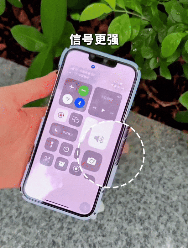 还成功融入了华为生态产品体系,其中一款塞尔兰斯(深蓝斯)剃须刀还