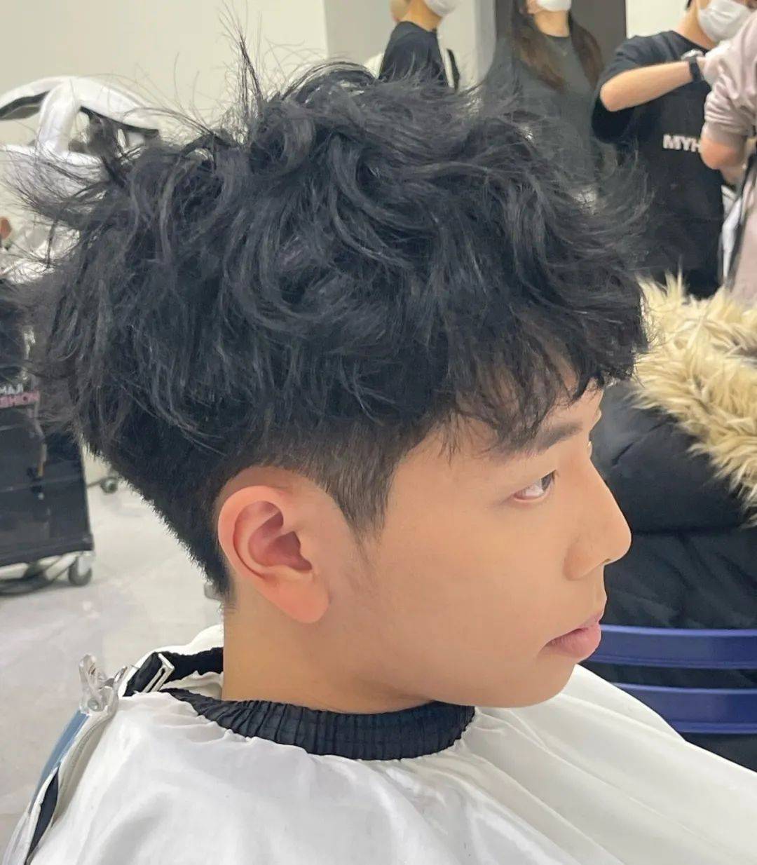 今年最火的男生发型莱斯利卷姐姐最喜欢的男生氛围感卷毛
