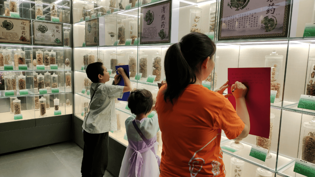 "家门外的中草药"系列阅读活动回顾_饶振彤_玮玮_文化