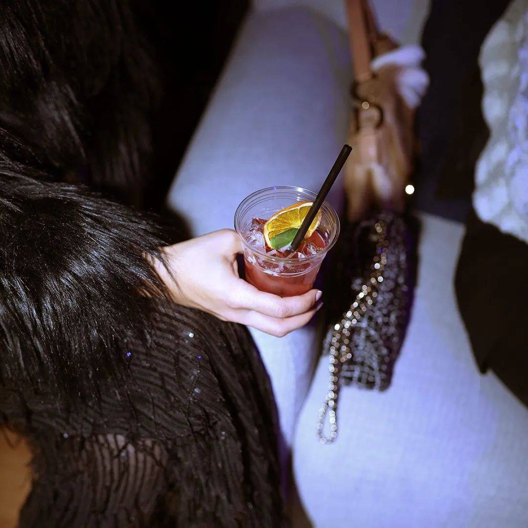 禁酒的沙特,开了一家「国营」夜店