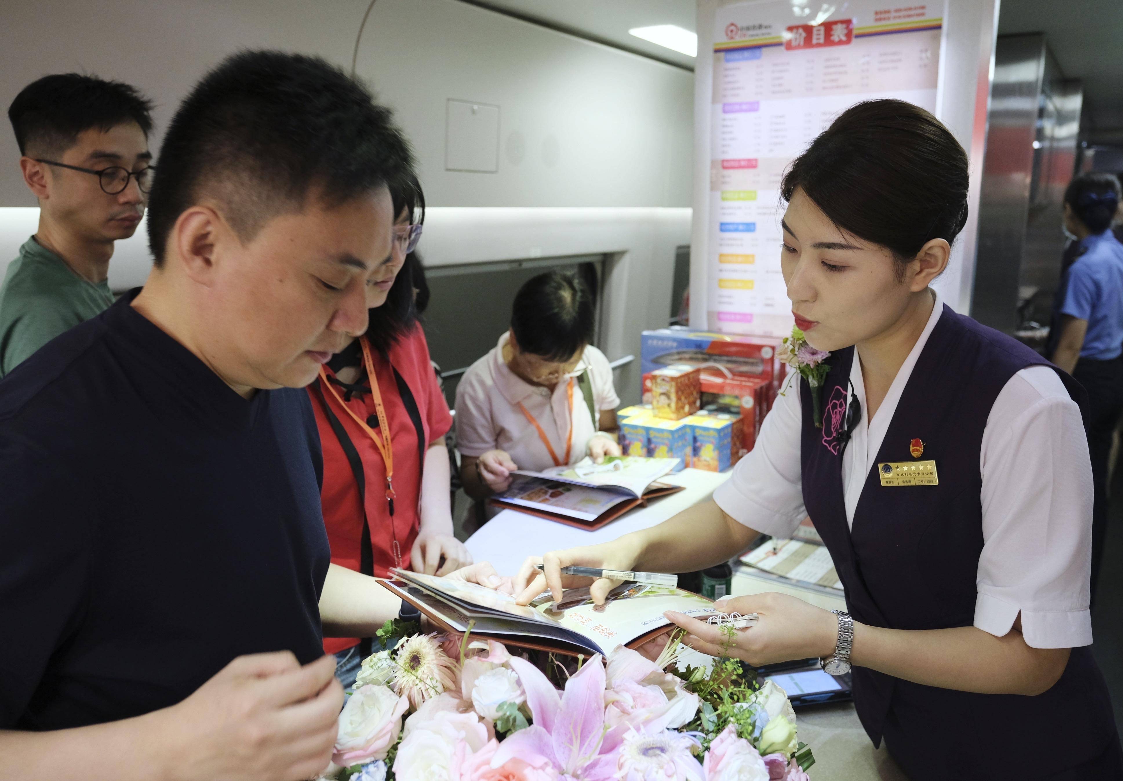 火车上餐车点餐价目表图片