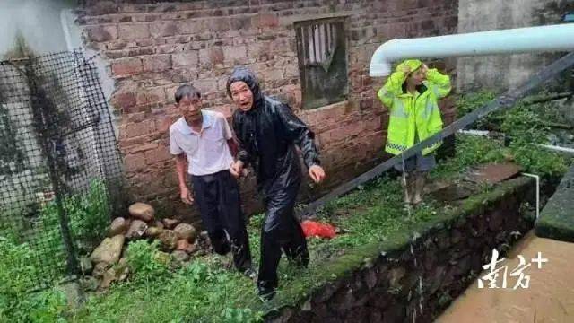 强降雨影响，梅州多地水浸，受灾现场情况...-广东梅州水灾
