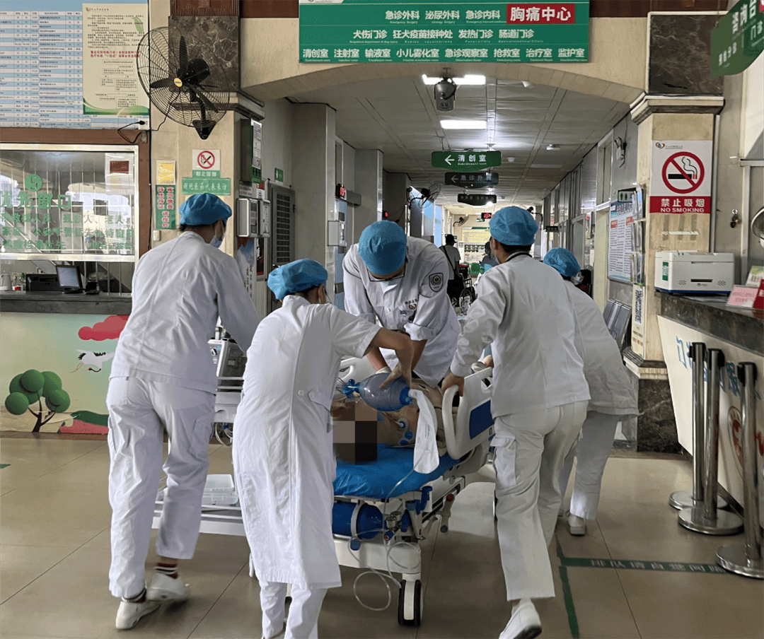 强医服务|守护生命的紧急防线——横栏医院急诊科_患者_抢救_胸痛