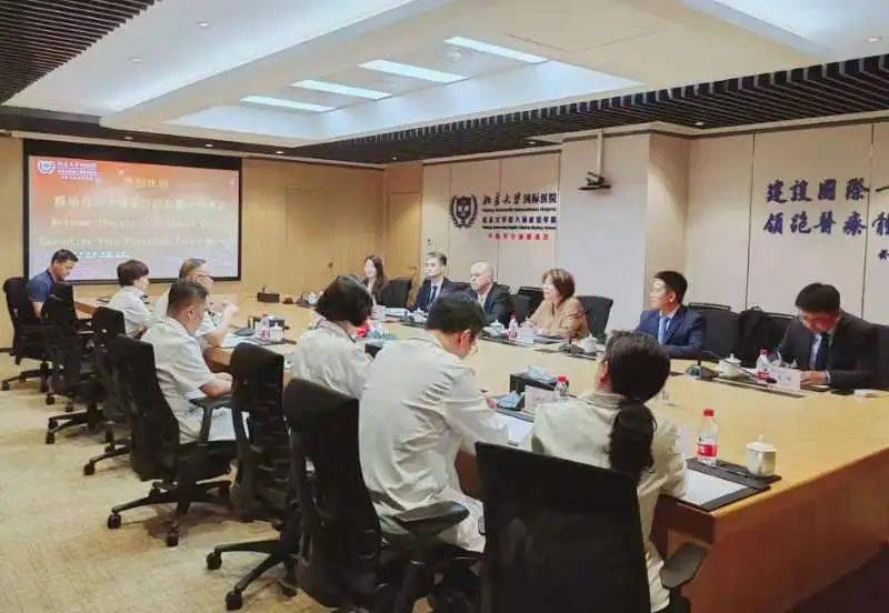 “国际”新闻 | 雅培公司全球执行副总裁路易斯·孟儒毅一行到访北京大学国际医院