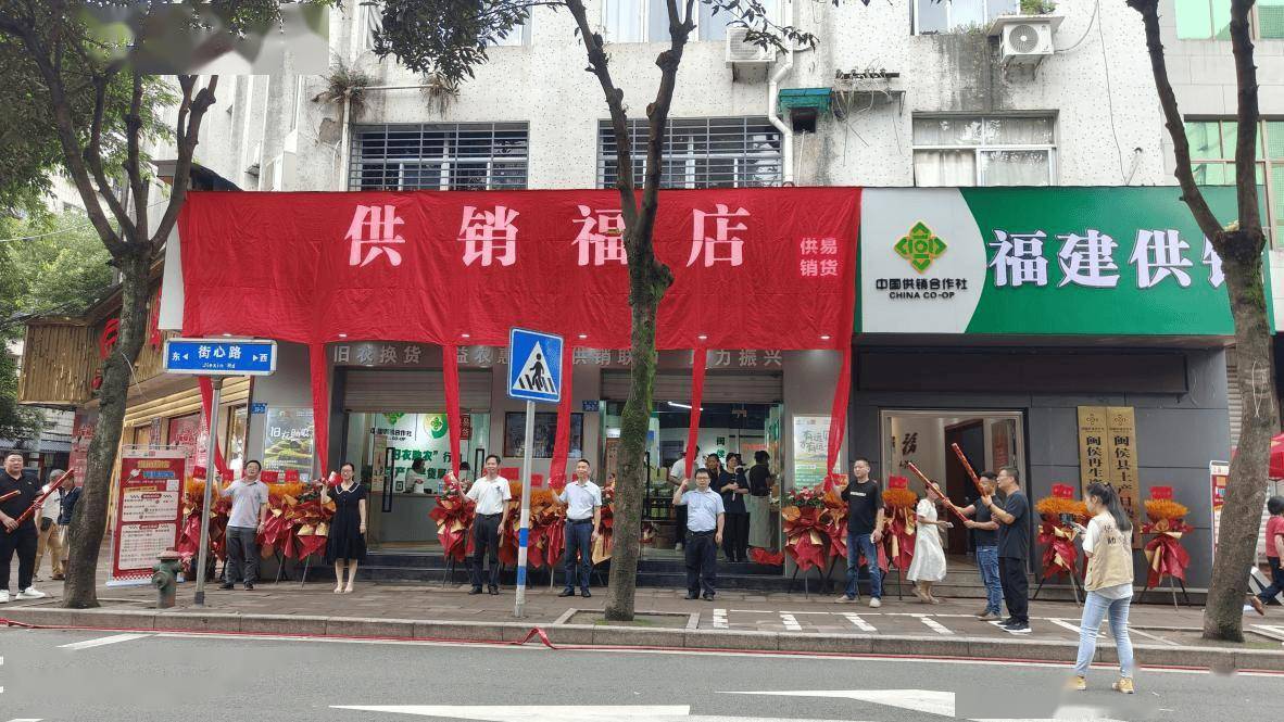 白沙服装店：街头服饰的新风尚