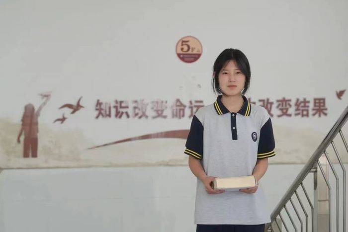17岁中专生姜萍刷屏背后 就读中专原因复杂 专家赞其人生选择