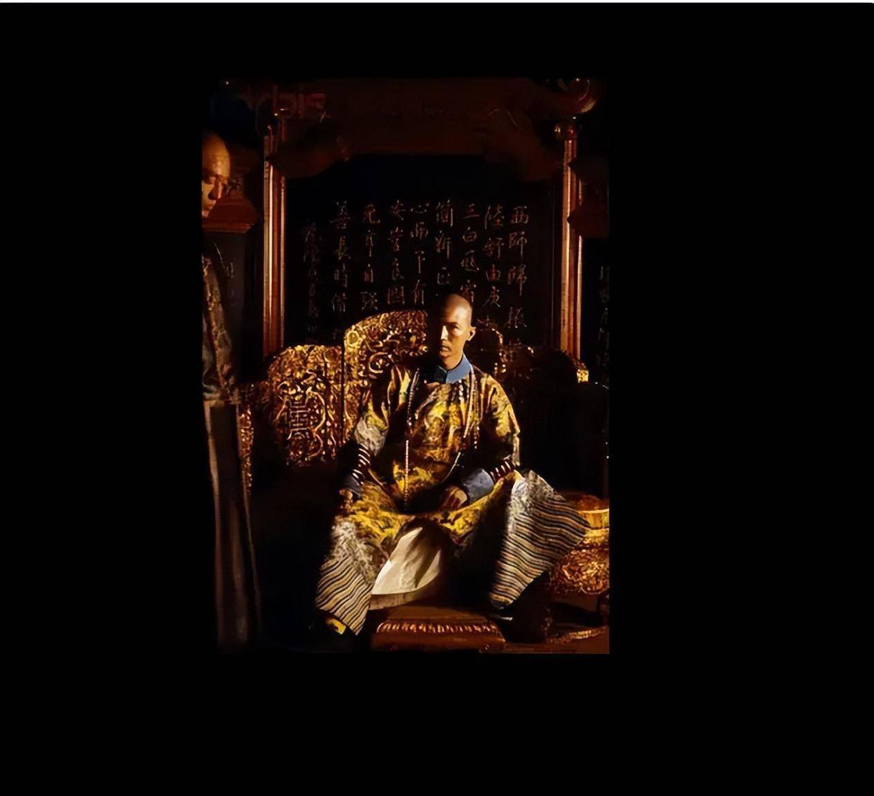 同时,贝托鲁奇也走访了当年的一些亲历者,包括溥仪的弟弟溥杰,以及