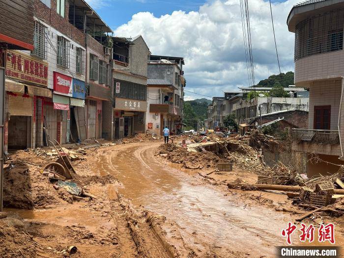 救援通道打通 直击广东平远洪灾 孤岛 生活生产逐步恢复