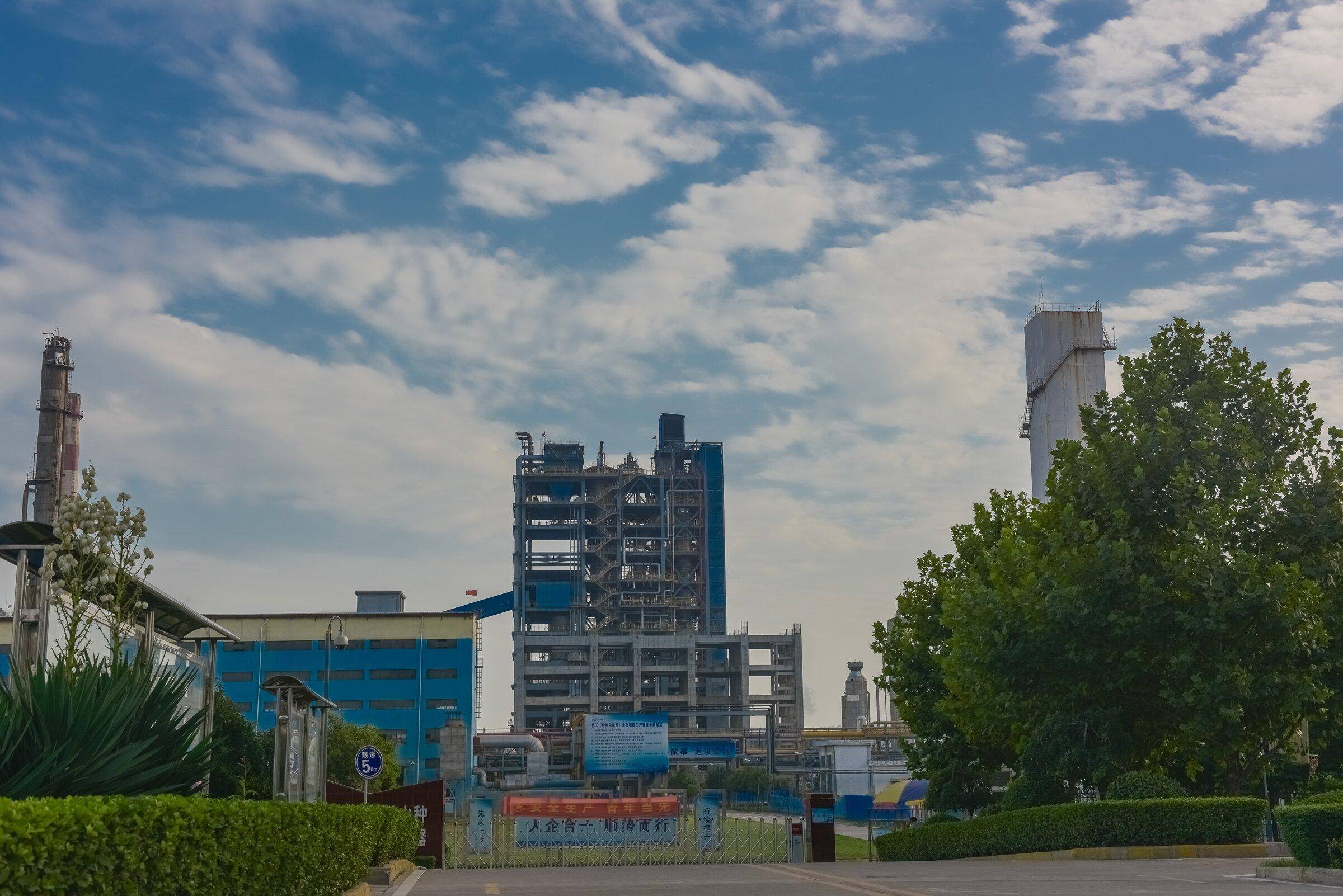 整治,通过治污,减排,降碳"三管齐下",盯源头,抓过程,重成效"三箭齐发"