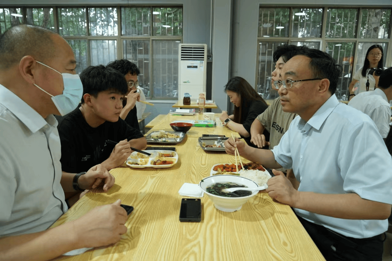 郑州师范学院食堂图片