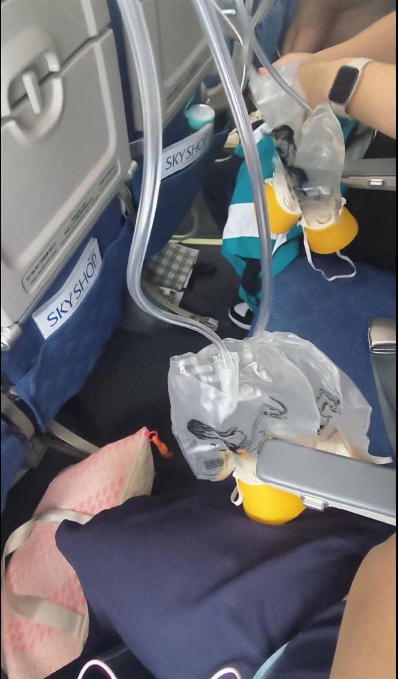 乘客回忆飞台湾波音客机故障惊魂时刻：氧气面罩一度缠到一块