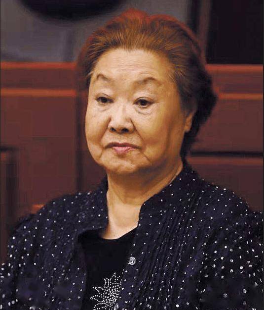 年过70岁无子无孙的12位著名艺人,最大94岁,有人被丈夫抛弃