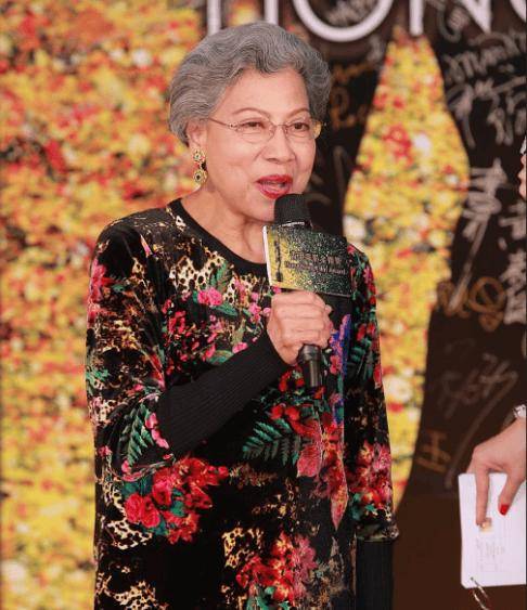 年过70岁无子无孙的12位著名艺人,最大94岁,有人被丈夫抛弃