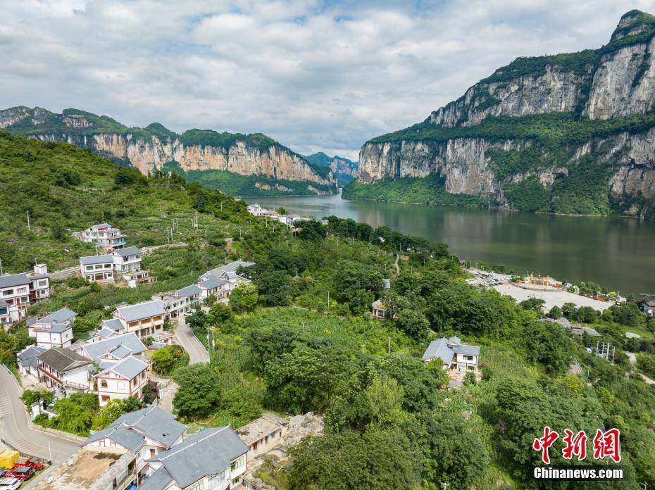 航拍贵州乌江源百里画廊 风景美如画