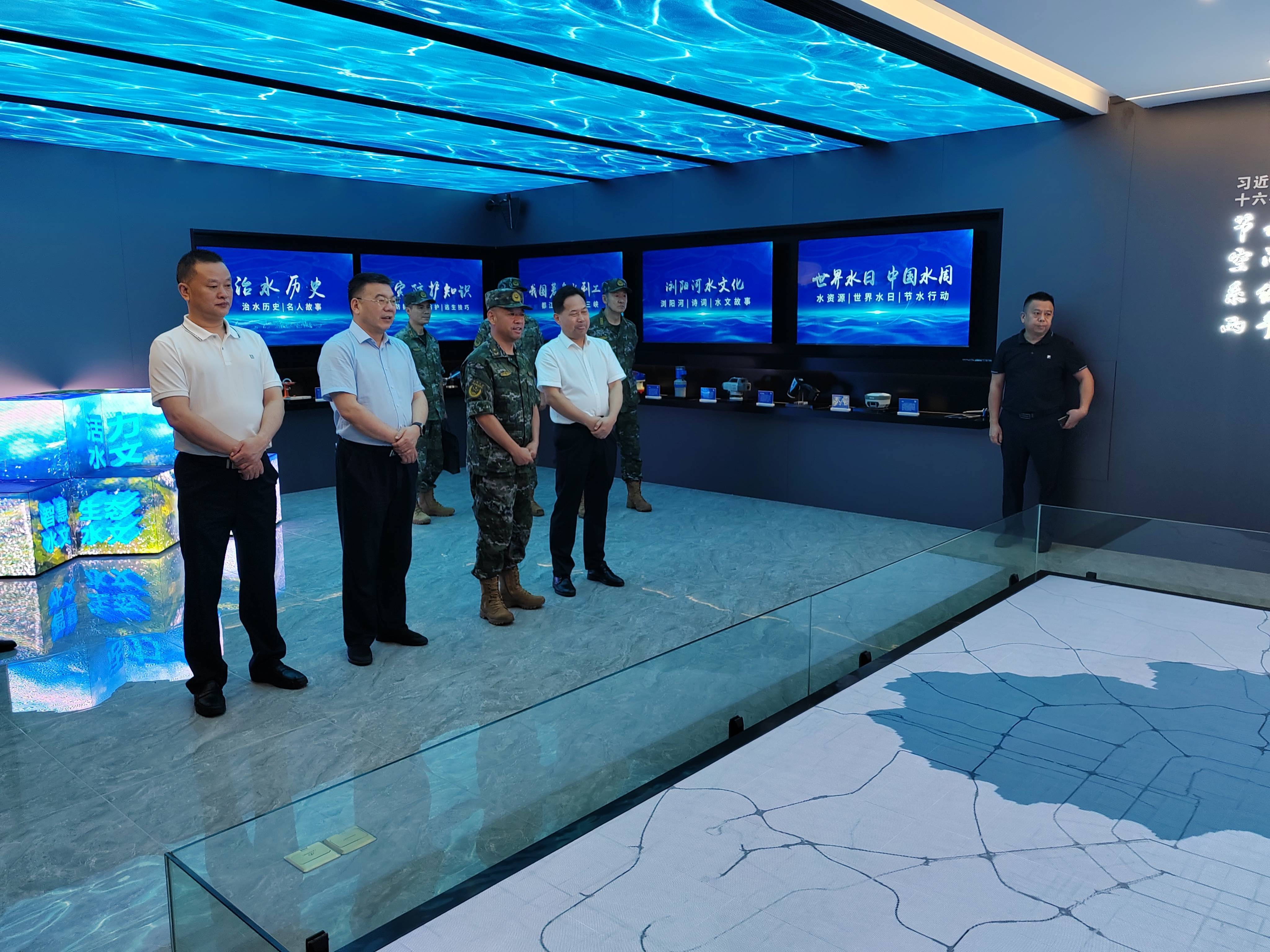 湖南省武警总队司令员范玉龙调研㮾梨水文站