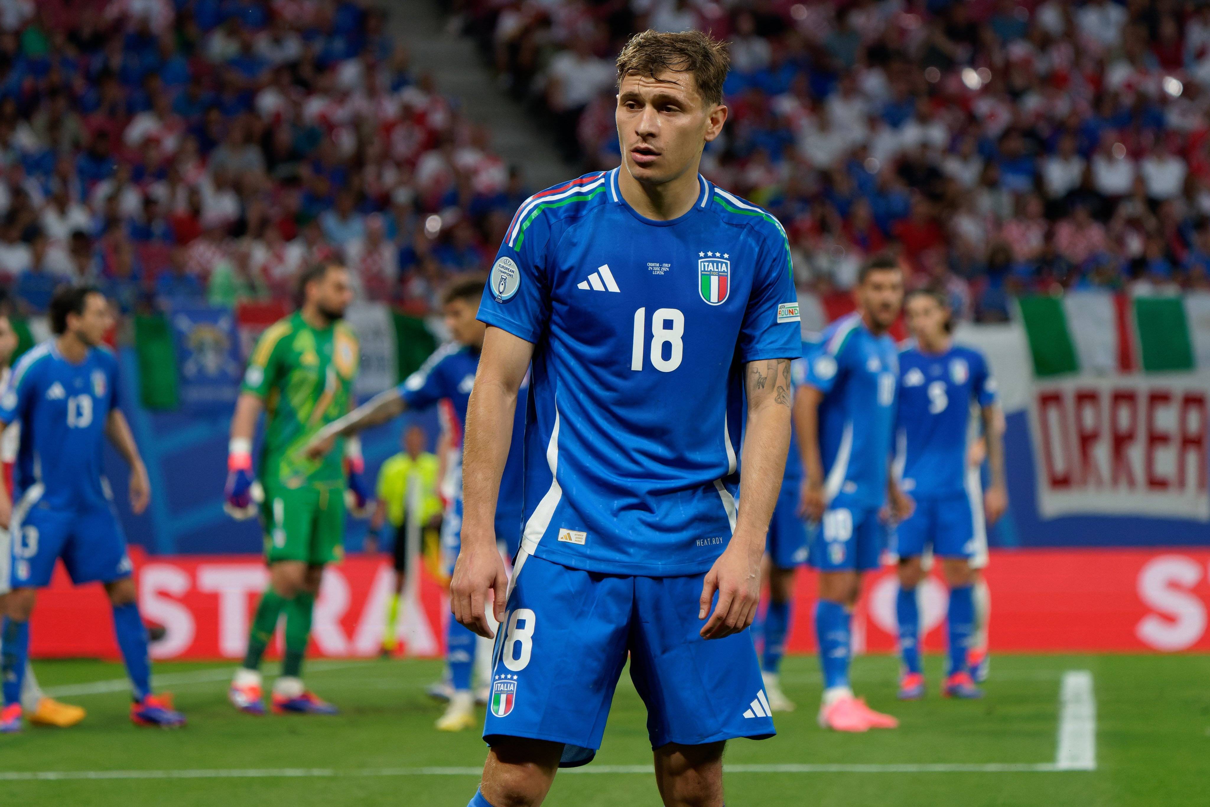 大变样!意大利首发变动:中前场仅巴雷拉仍先发;3中卫变2中后卫