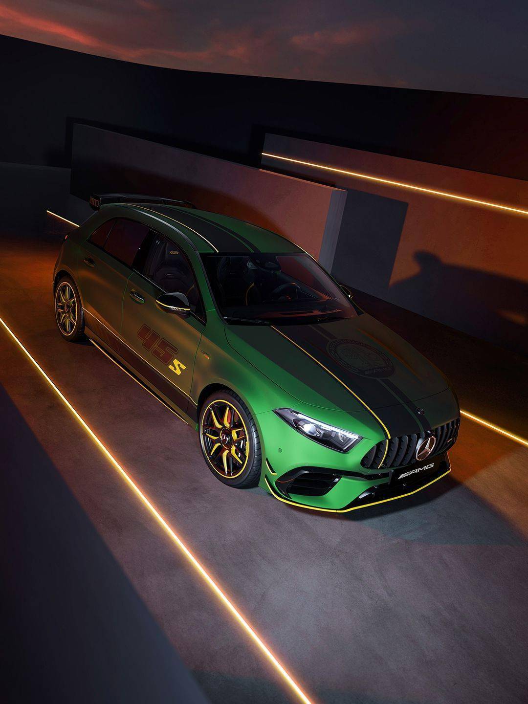 59.46 万元，梅赛德斯-AMG A 45 S 4MATIC + 魔焰绿特别版上市 - 数码前沿 数码之家
