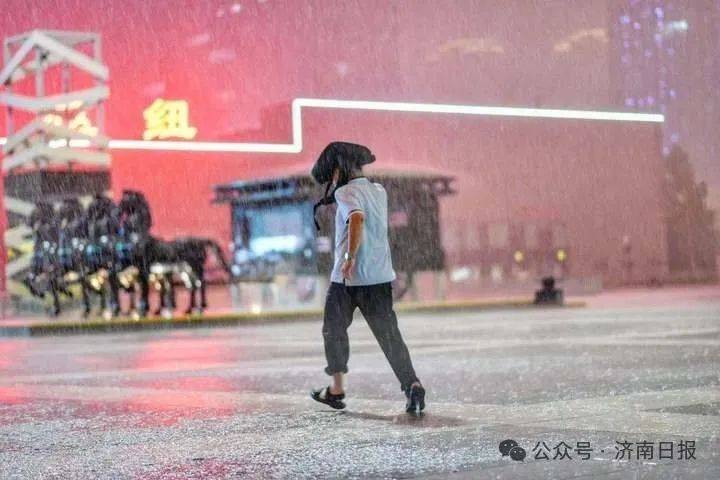 济南：下午有雷阵雨！夜间全市都有，局地中雨 7~9级大风！ 雷雨时 气温 阵风