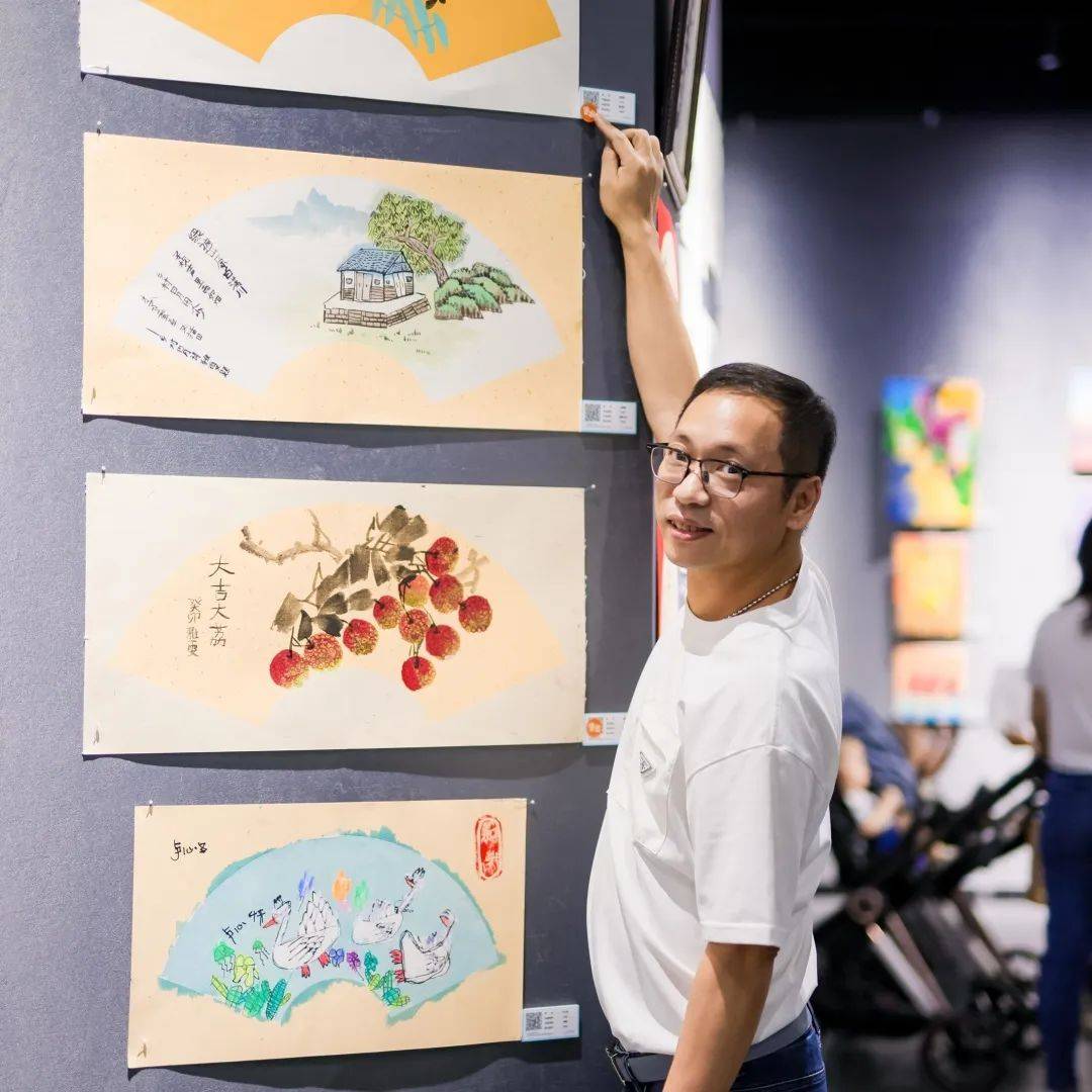 顺德留协"公益同心建乡行"儿童慈善画展进行中