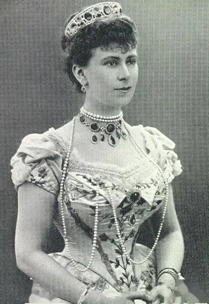 辛普森夫人:比卡米拉漂亮没她幸运,迷倒国王却被婆婆赶出王室