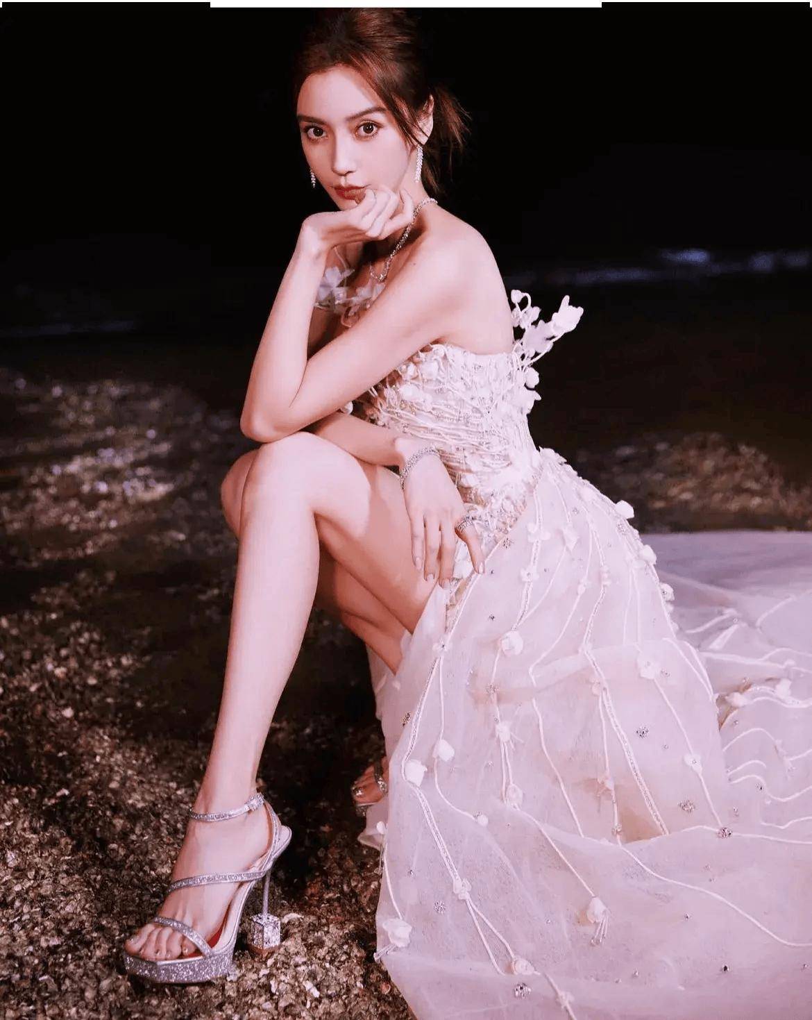 被跑男打码,沦落到直播间蹭热度,她被娱乐圈遗忘是早晚的事