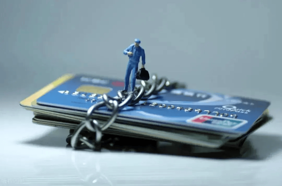 “爱”让你我钟意，诈骗你钱财不成，让你出借银行卡走流水？小心，你涉嫌 “两卡”违法犯罪！