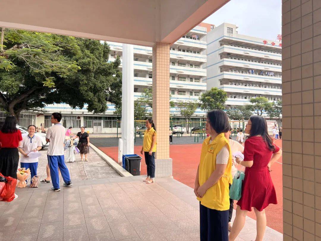 你们乘风破浪 我们全力以护——寮步中学家长志愿服务队助力初三级