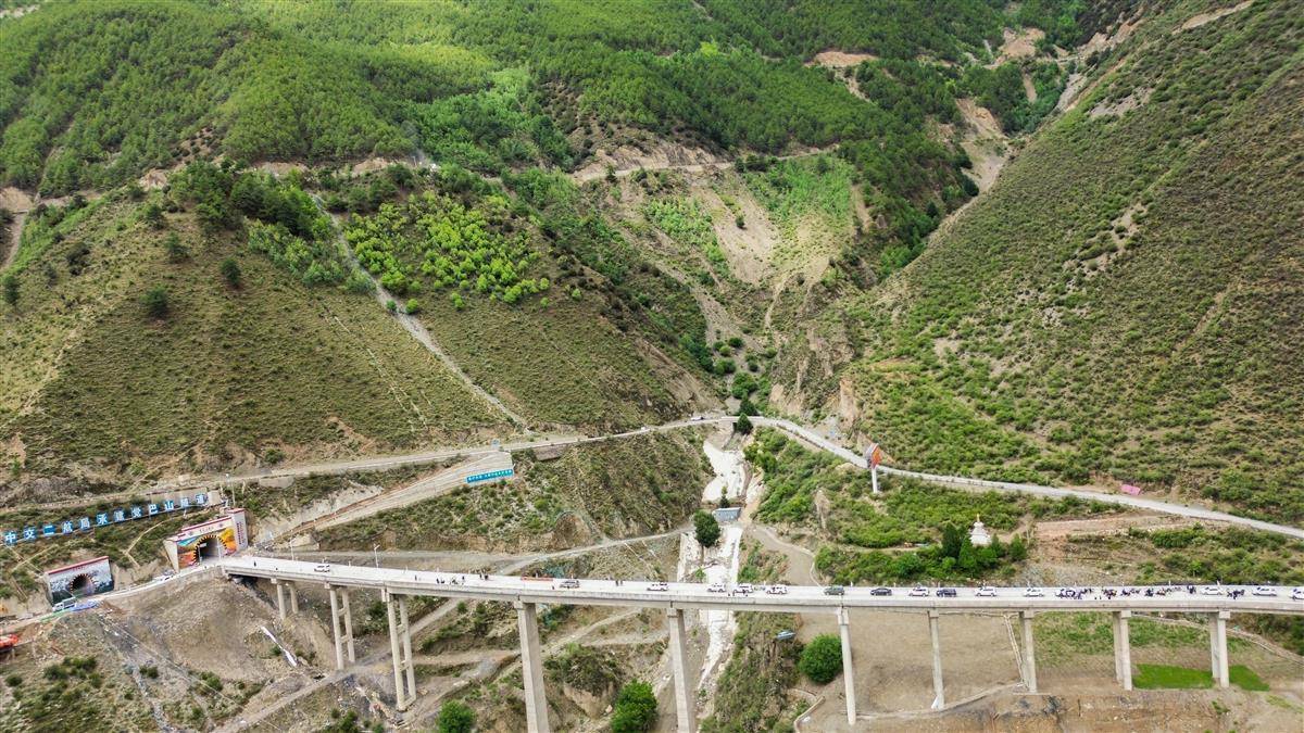 王屋山隧道图片