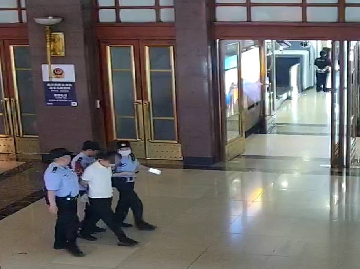 夏季治安打击整治行动启动10天 北京铁警处理不法人员25名