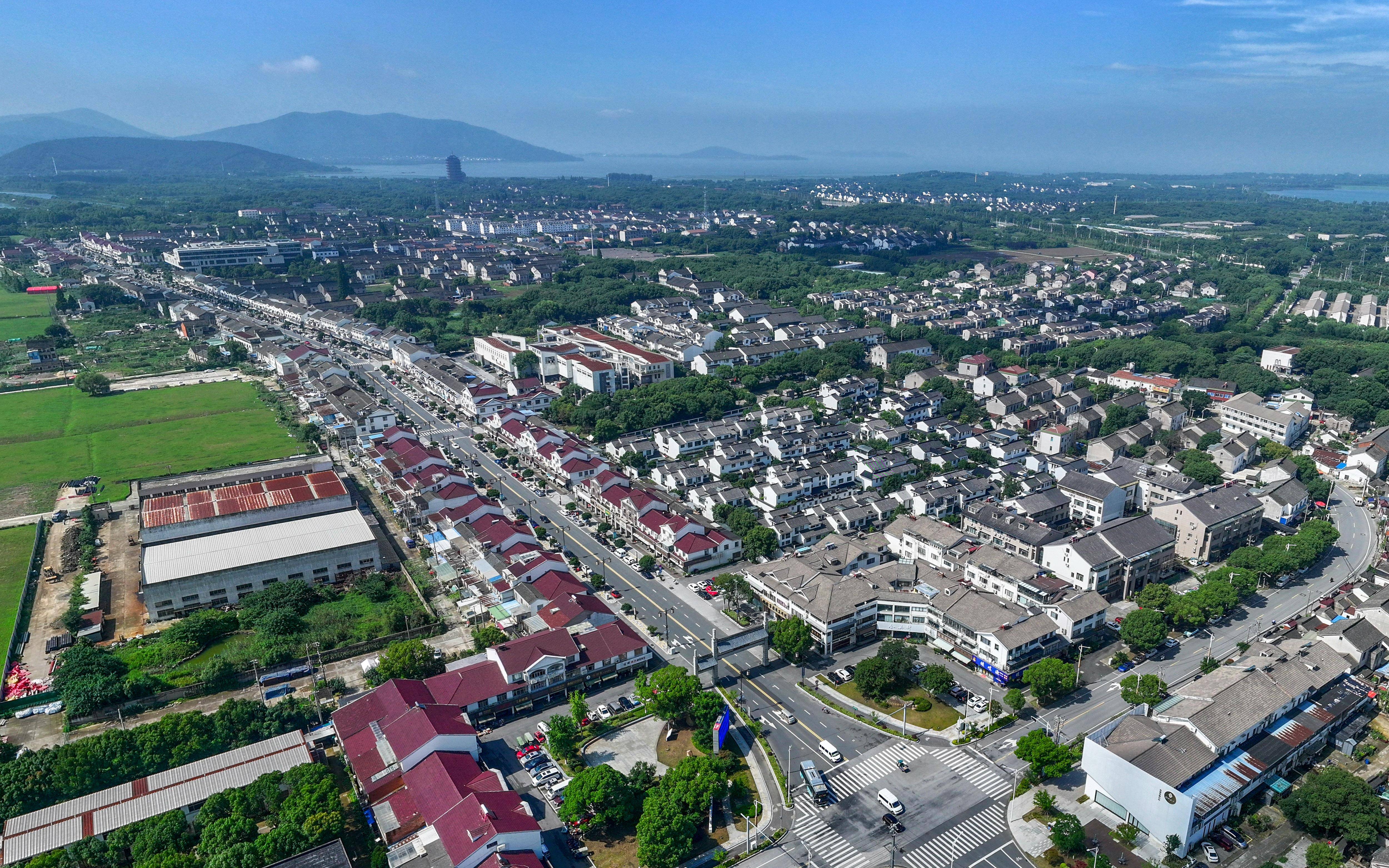 探访苏州苏绣小镇:一枝独"绣"传经典_新华社_李博_镇湖街道